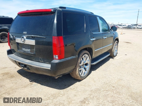 2008 Cadillac Escalade z VIN 1GYEC63858R217384, wystawiony jako IAAI lot #42045588 z przebiegiem 139 578 mil mil oraz . Historia ofert i sprzedaży dostępna na DreamBid. Obrazek 4.