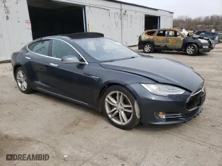 2015 Tesla Model S 85D with VIN 5YJSA1E21FF109938, listed as a Copart auction lot 53403865 with 123,576 mi miles and Clean Title. Bid and sale history available at carsss.com. Image 4.