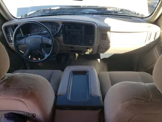 2004 Chevrolet Silverado 1500 with VIN 2GCEC19V741217833, listed as a Copart auction lot 84259754 with 233,517 mi miles and Salvage Title. Bid and sale history available at carsss.com. Image 8.