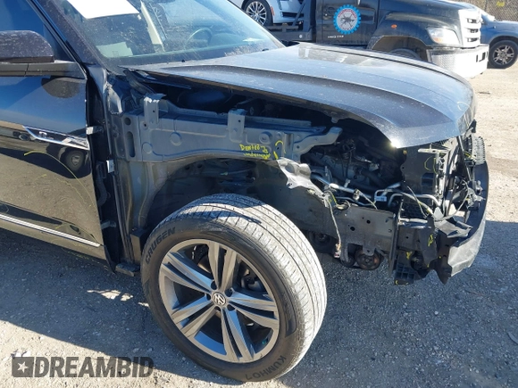 2019 Volkswagen Atlas SEL R-Line z VIN 1V2RR2CA6KC509913, wystawiony jako IAAI lot #41410198 z przebiegiem 97 681 mil mil oraz . Historia ofert i sprzedaży dostępna na DreamBid. Obrazek 17.
