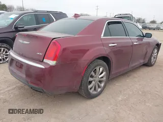 2020 Chrysler 300 Limited with VIN 2C3CCAKG3LH142027, listed as a IAAI auction lot 41532381 with 123,703 mi miles. Bid and sale history available at carsss.com. Image 4.