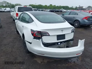 2023 Tesla Model 3 z VIN 5YJ3E1EA6PF570876, wystawiony jako IAAI lot #42366310 z przebiegiem 13 005 mil mil oraz . Historia ofert i sprzedaży dostępna na DreamBid. Obrazek 6.