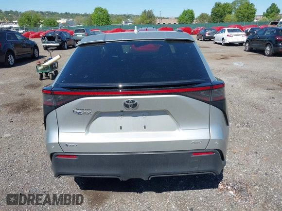 2024 Toyota bZ4X XLE z VIN JTMABACA3RA087070, wystawiony jako IAAI lot #42135035 z przebiegiem 17 498 mil mil oraz . Historia ofert i sprzedaży dostępna na DreamBid. Obrazek 16.