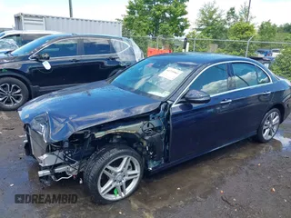 2018 Mercedes-Benz E 300 z VIN WDDZF4KB7JA432582, wystawiony jako IAAI lot #42220866 z przebiegiem 52 437 mil mil oraz . Historia ofert i sprzedaży dostępna na DreamBid. Obrazek 2.
