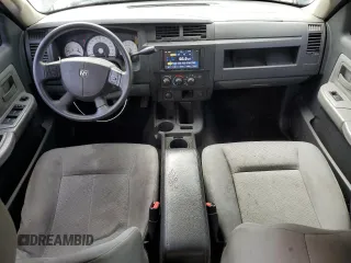 2008 Dodge Dakota z VIN 1D7HW38K28S592709, wystawiony jako Copart lot #55326725 z przebiegiem 193 137 mil mil oraz Szkody całkowita. Historia ofert i sprzedaży dostępna na DreamBid. Obrazek 8.