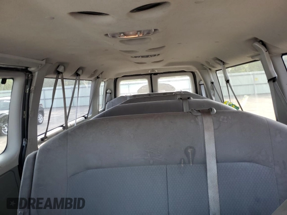 2013 Ford Econoline Passenger XL z VIN 1FBSS3BL5DDB07737, wystawiony jako Copart lot #58958495 z przebiegiem 159 345 mil mil oraz Szkoda całkowita • Salvage title. Historia ofert i sprzedaży dostępna na DreamBid. Obrazek 10.