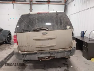 2004 Ford Expedition Special Service with VIN 1FMPU16L34LB27156, listed as a IAAI auction lot 41561202 with 230,318 mi miles. Bid and sale history available at carsss.com. Image 16.