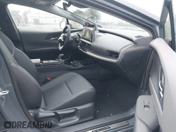 2024 Toyota Prius LE z VIN JTDADABU4R3015000, wystawiony jako IAAI lot #41147221 z przebiegiem 4 411 mil mil oraz . Historia ofert i sprzedaży dostępna na DreamBid. Obrazek 5.