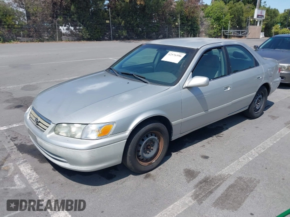 2001 Toyota Camry CE z VIN 4T1BG22K01U101673, wystawiony jako IAAI lot #42576596 z przebiegiem 200 064 mil mil oraz . Historia ofert i sprzedaży dostępna na DreamBid. Obrazek 2.