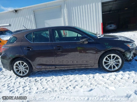 2011 Lexus CT 200h with VIN JTHKD5BH3B2005213, listed as a IAAI auction lot 41608399 with 220,219 mi miles. Bid and sale history available at carsss.com. Image 13.