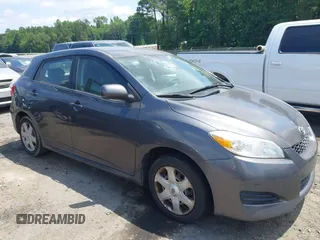 2009 Toyota Matrix z VIN 2T1KU40EX9C009131, wystawiony jako IAAI lot #42478822 z przebiegiem 177 305 mil mil oraz . Historia ofert i sprzedaży dostępna na DreamBid. Obrazek 1.