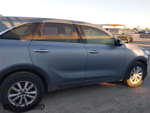 2020 Kia Sorento LX with VIN 5XYPG4A38LG641907, listed as a IAAI auction lot 40848514 with 119,140 mi miles. Bid and sale history available at carsss.com. Image 14.