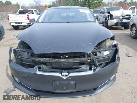 2017 Tesla Model S 100D z VIN 5YJSA1E28HF229836, wystawiony jako IAAI lot #42011901 z przebiegiem 81 012 mil mil oraz . Historia ofert i sprzedaży dostępna na DreamBid. Obrazek 13.