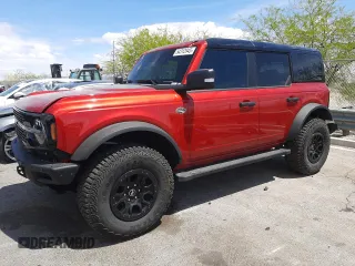 2024 Ford Bronco Wildtrak z VIN 1FMEE2BP1RLB27070, wystawiony jako Copart lot #54312945 z przebiegiem 3 354 mil mil oraz Szkoda całkowita • Salvage title. Historia ofert i sprzedaży dostępna na DreamBid. Obrazek 1.