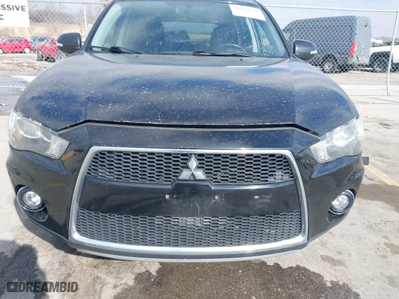 2010 Mitsubishi Outlander XLS with VIN JA4JT4AX6AZ002549, listed as a IAAI auction lot 41669290 with 136,757 mi miles. Bid and sale history available at carsss.com. Image 12.