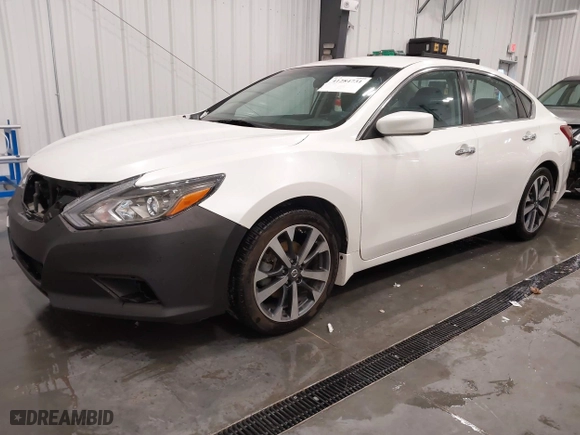 2017 Nissan Altima 2.5 SR with VIN 1N4AL3AP5HC265540, listed as a IAAI auction lot 41284731 with 125,504 mi miles. Bid and sale history available at carsss.com. Image 2.