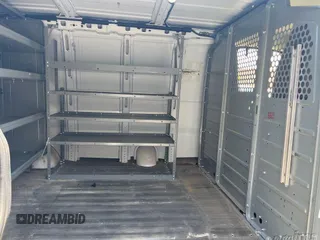 2014 Chevrolet Express Cargo z VIN 1GCWGFCA3E1191413, wystawiony jako IAAI lot #42495746 z przebiegiem 149 871 mil mil oraz . Historia ofert i sprzedaży dostępna na DreamBid. Obrazek 1.