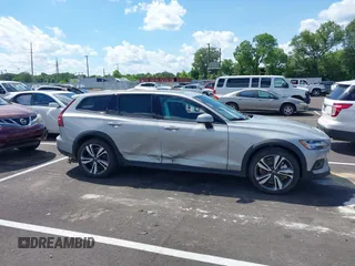 2025 Volvo V60 Plus z VIN YV4L12WK3S2148033, wystawiony jako IAAI lot #42389242 z przebiegiem 1 471 mil mil oraz . Historia ofert i sprzedaży dostępna na DreamBid. Obrazek 13.