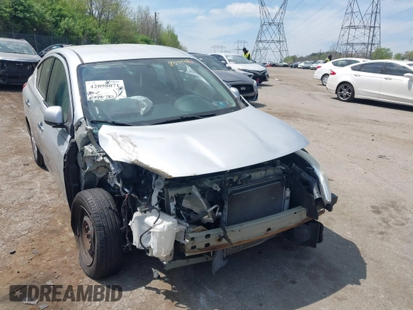 2013 Nissan Versa S Plus z VIN 3N1CN7AP8DL859478, wystawiony jako IAAI lot #42098071 z przebiegiem 107 941 mil mil oraz . Historia ofert i sprzedaży dostępna na DreamBid. Obrazek 6.