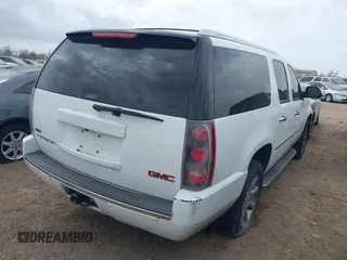 2009 GMC Denali z VIN 1GKFC06209R233352, wystawiony jako IAAI lot #41746559 z przebiegiem 179 682 mil mil oraz . Historia ofert i sprzedaży dostępna na DreamBid. Obrazek 4.