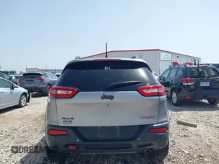 2017 Jeep Cherokee Trailhawk z VIN 1C4PJMBSXHW601720, wystawiony jako IAAI lot #42237975 z przebiegiem 92 239 mil mil oraz . Historia ofert i sprzedaży dostępna na DreamBid. Obrazek 17.