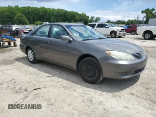 2005 Toyota Camry LE z VIN 4T1BE30K45U550097, wystawiony jako Copart lot #57962105 z przebiegiem 201 727 mil mil oraz Szkoda całkowita • Salvage title. Historia ofert i sprzedaży dostępna na DreamBid. Obrazek 5.