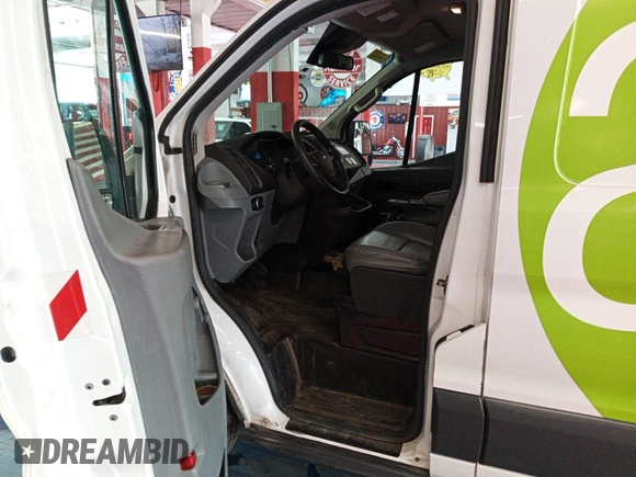 2016 Ford Transit Cargo z VIN 1FTYE1YM8GKB19172, wystawiony jako IAAI lot #42788511 z przebiegiem 143 978 mil mil oraz . Historia ofert i sprzedaży dostępna na DreamBid. Obrazek 6.