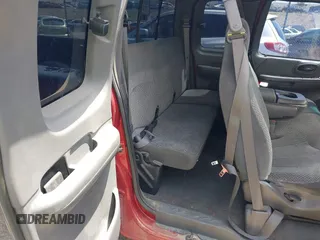 2000 Ford F-150 XL с VIN 1FTRX17W4YKB34223, выставлен на аукционе IAAI как лот 42744499 с пробегом 153 163 миль миль и . История ставок и продаж доступна на DreamBid. Изображение 8.
