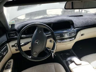 2009 Mercedes-Benz S-Class 5.5L V8 with VIN WDDNG71X29A279020, listed as a Copart auction lot 49957125 with 150,643 mi miles and Clean Title. Bid and sale history available at carsss.com. Image 8.