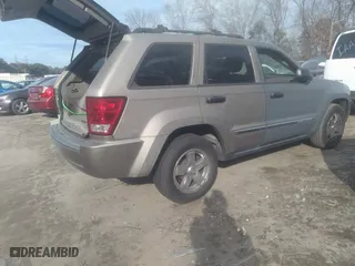 2005 Jeep Grand Cherokee Laredo with VIN 1J4HS48N95C677083, listed as a IAAI auction lot 41452025 with 236,773 mi miles. Bid and sale history available at carsss.com. Image 4.