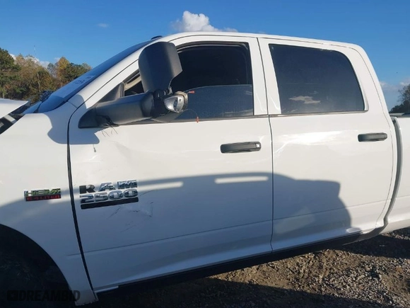 2018 Ram 2500 Tradesman with VIN 3C6UR5HJ2JG150262, listed as a IAAI auction lot 40723556 with 63,080 mi miles. Bid and sale history available at carsss.com. Image 14.