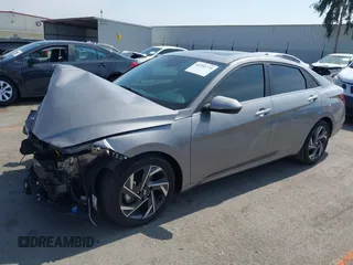 2024 Hyundai Elantra Limited z VIN KMHLN4DJ7RU096025, wystawiony jako IAAI lot #42392773 z przebiegiem 11 616 mil mil oraz . Historia ofert i sprzedaży dostępna na DreamBid. Obrazek 2.