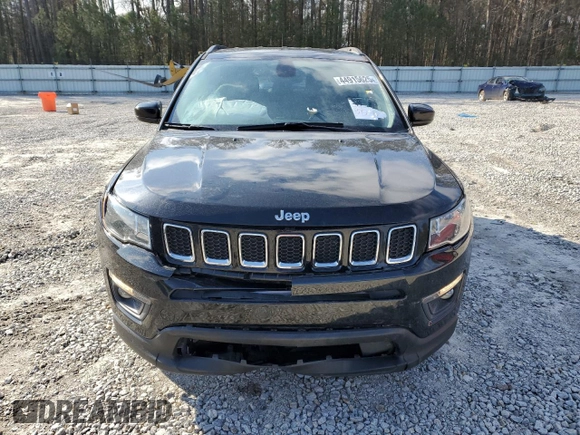 2018 Jeep Compass Latitude with VIN 3C4NJCBB3JT227643, listed as a Copart auction lot 44915625 with 135,797 mi miles and Salvage Title. Bid and sale history available at DreamBid. Image 5.