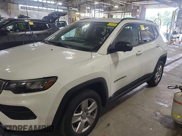 2022 Jeep Compass Latitude with VIN 3C4NJDBB3NT205928, listed as a IAAI auction lot 42832409 with 22,634 mi miles and . Bid and sale history available at DreamBid. Image 25.