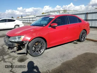 2013 Volkswagen Jetta SE z VIN 3VWDP7AJ7DM215078, wystawiony jako Copart lot #81124564 z przebiegiem 236 284 mil mil oraz Szkoda całkowita • Salvage title. Historia ofert i sprzedaży dostępna na DreamBid. Obrazek 1.