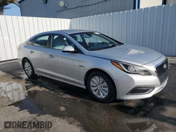 2016 Hyundai Sonata Hybrid SE with VIN KMHE24L10GA038677, listed as a Copart auction lot 51823625 with 62,130 mi miles and Clean Title. Bid and sale history available at carsss.com. Image 4.