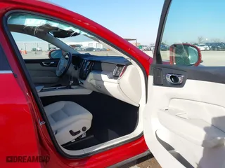 2020 Volvo XC60 Momentum with VIN YV4102RK5L1534448, listed as a IAAI auction lot 41290006 with 38,988 mi miles. Bid and sale history available at carsss.com. Image 5.