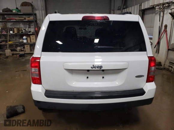 2013 Jeep Patriot Latitude with VIN 1C4NJPFA0DD250364, listed as a Copart auction lot 86316314 with 68,686 mi miles and Salvage Title. Bid and sale history available at carsss.com. Image 6.