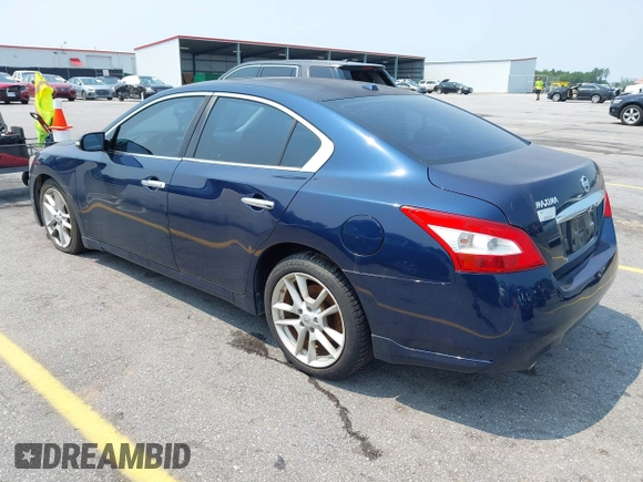 2011 Nissan Maxima SV z VIN 1N4AA5AP7BC843677, wystawiony jako IAAI lot #42407646 z przebiegiem 131 640 mil mil oraz . Historia ofert i sprzedaży dostępna na DreamBid. Obrazek 3.