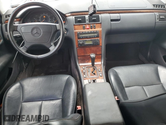 1999 Mercedes-Benz E 320 z VIN WDBJF65H4XA857249, wystawiony jako Copart lot #59337225 z przebiegiem 149 953 mil mil oraz Szkoda całkowita • Salvage title. Historia ofert i sprzedaży dostępna na DreamBid. Obrazek 8.