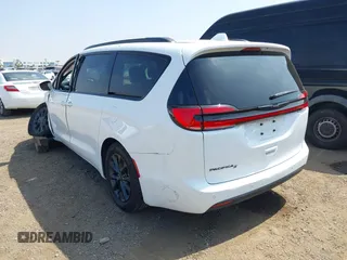2021 Chrysler Pacifica Touring with VIN 2C4RC1FG7MR605587, listed as a IAAI auction lot 42329028 with 111,305 mi miles and . Bid and sale history available at DreamBid. Image 3.