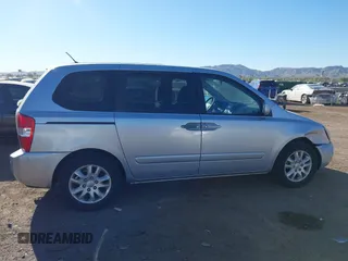 2008 Kia Sedona with VIN KNDMB133686227144, listed as a IAAI auction lot 41868692 with 124,269 mi miles. Bid and sale history available at carsss.com. Image 13.