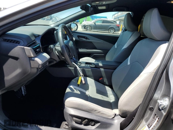 2025 Toyota Camry LE with VIN 4T1DAACK2SU517728, listed as a Copart auction lot 52567455 with 28,385 mi miles and Salvage Title. Bid and sale history available at DreamBid. Image 7.