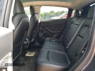 2021 Tesla Model Y Long Range z VIN 5YJYGDEE0MF263137, wystawiony jako Copart lot #57295705 z przebiegiem 63 627 mil mil oraz Szkoda całkowita • Salvage title. Historia ofert i sprzedaży dostępna na DreamBid. Obrazek 10.
