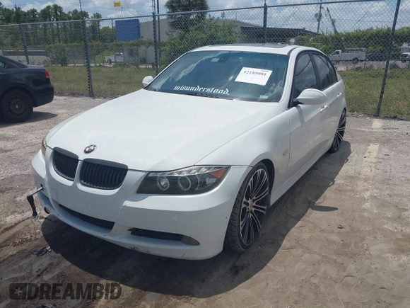 2006 BMW 3 Series 325i with VIN WBAVB13586KR64000, listed as a IAAI auction lot 42185081 with 160,589 mi miles. Bid and sale history available at carsss.com. Image 2.