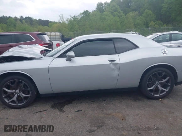 2019 Dodge Challenger SXT z VIN 2C3CDZAG9KH744703, wystawiony jako IAAI lot #41881944 z przebiegiem Nie podano mil oraz . Historia ofert i sprzedaży dostępna na DreamBid. Obrazek 15.