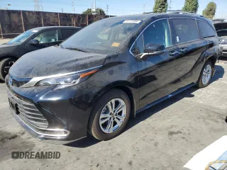 2024 Toyota Sienna Platinum z VIN 5TDESKFC1RS145068, wystawiony jako Copart lot #81771084 z przebiegiem 9983 mil mil oraz Szkody całkowita. Historia ofert i sprzedaży dostępna na DreamBid. Obrazek 1.