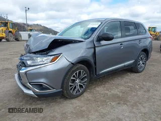 2018 Mitsubishi Outlander ES z VIN JA4AZ3A36JJ004547, wystawiony jako IAAI lot #42048456 z przebiegiem 82 379 mil mil oraz . Historia ofert i sprzedaży dostępna na DreamBid. Obrazek 2.