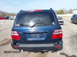 2004 Toyota Land Cruiser with VIN JTEHT05J942054673, listed as a IAAI auction lot 42112791 with 206,784 mi miles. Bid and sale history available at carsss.com. Image 16.
