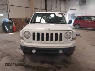 2014 Jeep Patriot Latitude with VIN 1C4NJPFA3ED739925, listed as a IAAI auction lot 41623546 with 130,374 mi miles and . Bid and sale history available at carsss.com. Image 12.